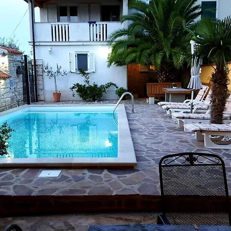 Mit Beheiztem Pool Und Meerblick Holiday home
