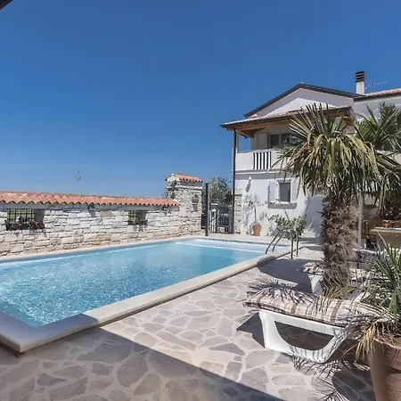 Holiday home Mit Beheiztem Pool Und Meerblick *